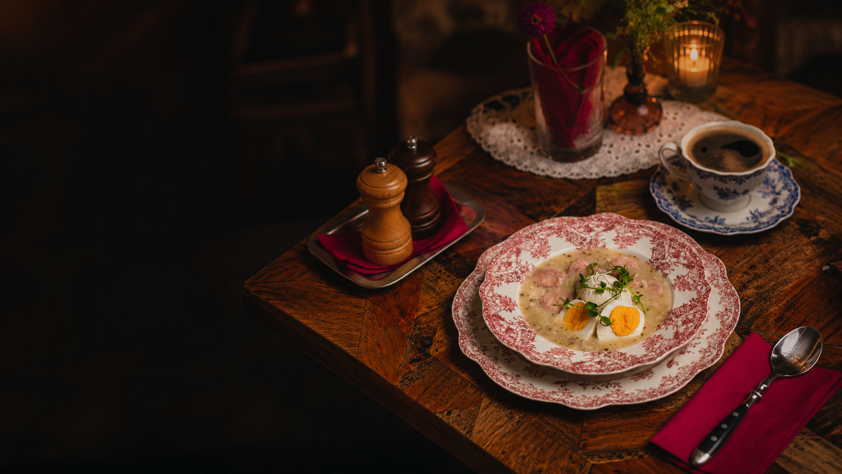 Pierogi na porcelanie w restauracji Pod Koronami